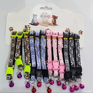 Collar con flores estampadas