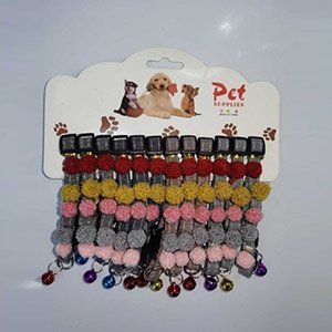 Collar con pompones
