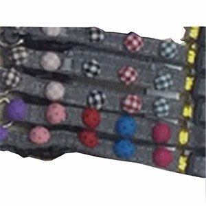 Collar con botones de colores 