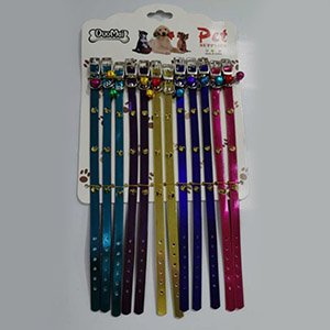 Collar con puas y cascabel 