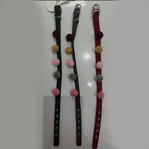 Collar con bolitas de estambre 