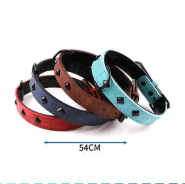 COLLAR CON TACHUELAS.